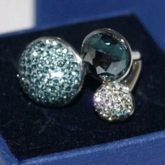 Authentic DANIELSWAROVSKI ToneBIue Crystal Ring - Picture 3 of 10